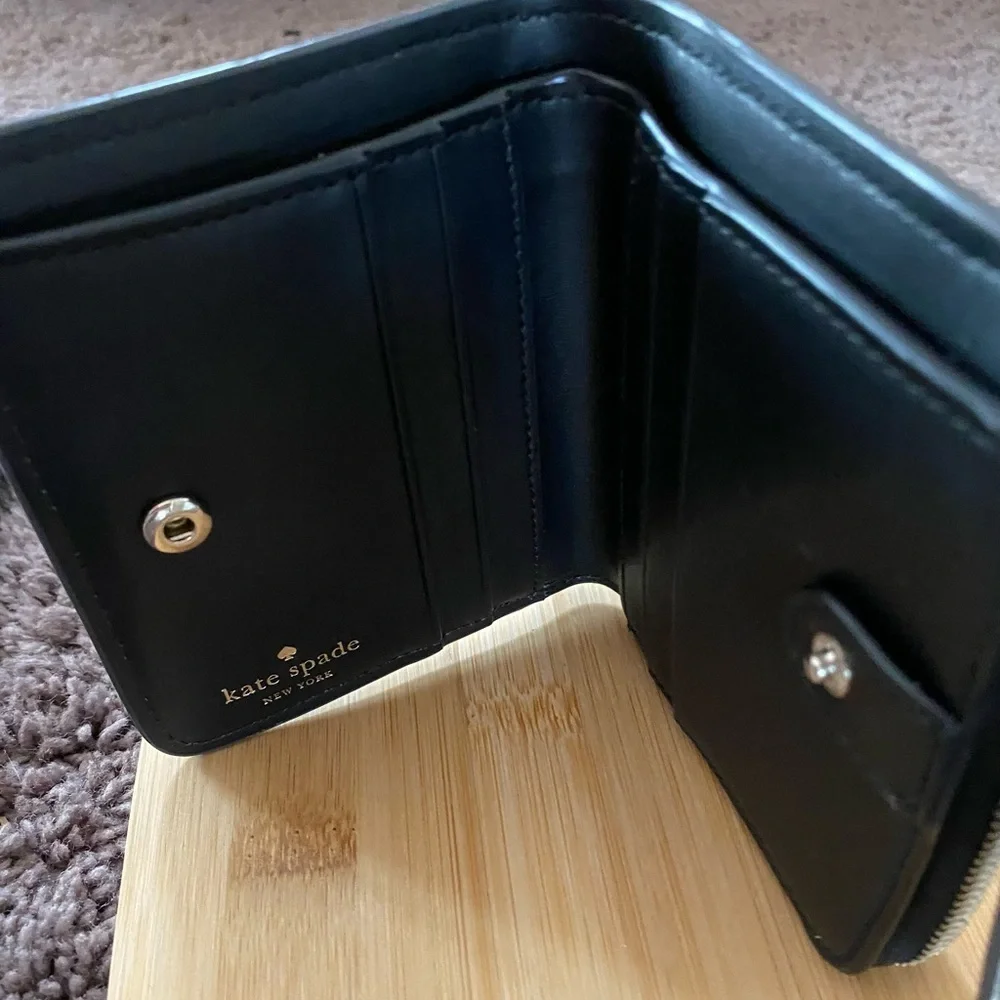 Kate spade patterson drive painted edge black L- zip bifold wallet